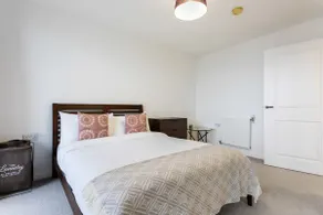 Stunning 1BD Apt with Balcony, Zone 2 near Canary Wharf - Image 3
