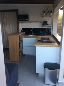 NICE renovated 2-room apartment with terrace - Image 5
