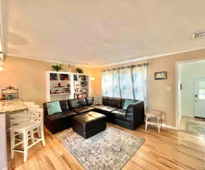 Sea Glass Luxe Cottage - Image 4
