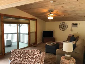 Peaceful Waterfront Cottage on Smith Pond - Image 4