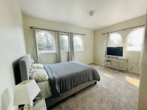 Carmela’s Penthouse in the heart of Arcata! - Image 2