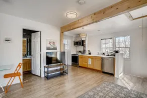 Central Park Charm |Stylish Guest Suite in Denver - Image 4