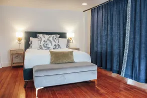 Modern Chic 1-BR Unit in the Cottages on James - Image 5