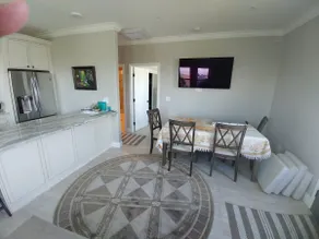 Modern Private Suite • Near Downtown Pleasanton - Image 4