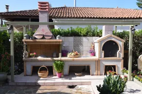 House with Big Garden - Image 3