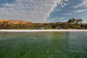 Luxury beachfront stylish new house - A design gem - Image 3