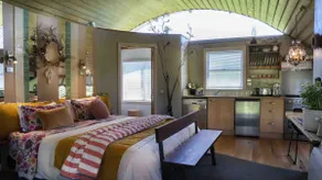 Beautiful romantic spa chalet | near Snow & Bright - Image 5