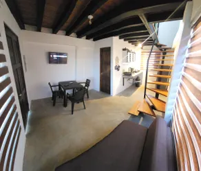 X-Large Cabins - Image 2