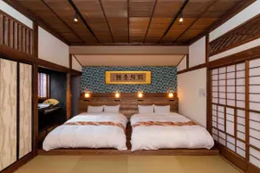 4 Beds / 2 Showers / Free Parking / 118yr Historic - Image 3
