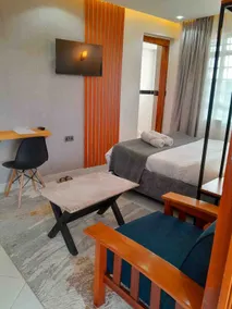 Sandalwood Suites - Cute Studio with Free Parking - Image 3