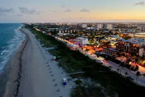 Impeccable 3 BR Beach Home Near Famed Atlantic Ave - Image 3