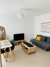 Pleasant 2-room near beachfront, shops, train station… - Image 3