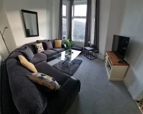 Modern 4-bedroom Townhouse With Private Garden - Image 2