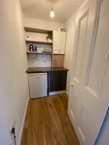 No.2 Luxury, Spacious Granite Apartment (Upper) - Image 5