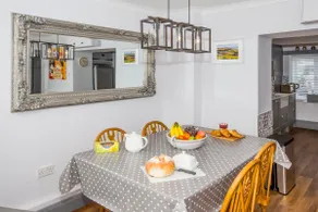 Luxury cottage, 15 mins to beach, 2 mins to town - Image 3