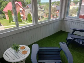 Bright Midland Apartment | 1BR, Full Kitchen - Image 5