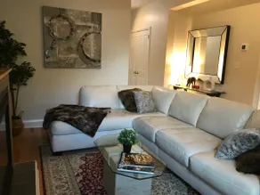 Lovely 2BDRM Apartment Ideal Location Free Parking - Image 2