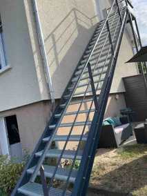 Apartment with garden access - Image 2
