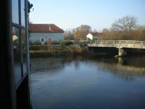 House by the river - Image 3
