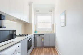 Bondi Beach quiet renovated 1 bed apt - Image 3