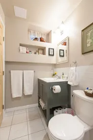 Private Entrance Guest Suite with parking - Image 3