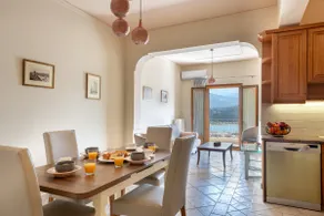 Alexandra's Cozy Sea View Apartment - Image 3