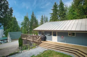 Peaceful Lakeview Cottage & five minutes to lake - Image 2
