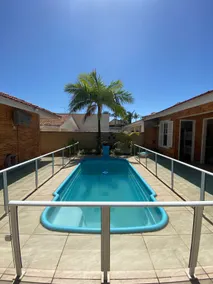 Complete house, with swimming pool, on the beach block! - Image 3