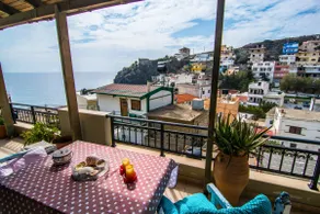 Amazing Beachside Apartment With Panoramic Seaview - Image 3