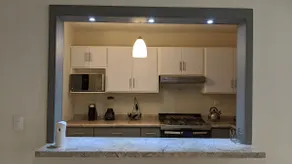 Modern apartment with 2 bedrooms and 2 full bathrooms - Image 2