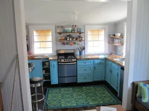 Lil' Surf Shack, Vintage Charm, Steps to the Beach - Image 4