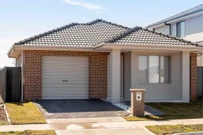 New,Stylish family friendly near shops and Penrith - Image 2