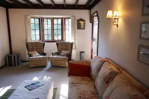 GORGEOUS COUNTRY COTTAGE IN PERFECT LOCATION - Image 4