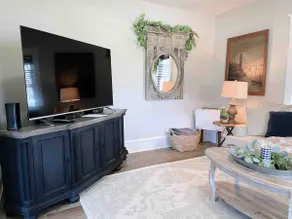 Charming 4 Bedroom Home Away From Home - Image 3