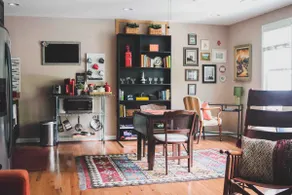 Great Location w/ Cozy Atmosphere - Image 2
