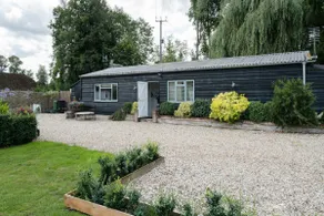 Self Contained Detached Property on the River Pang - Image 2