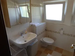 Bright small well-kept apartment in a lovely location - Image 3