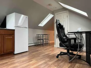 Cute & Cozy Providence Studio! - Image 4