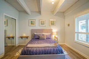 #3: King bed, Queen Bed, 2TV's - Walk to Old Town - Image 2