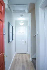 Carrick - Town Centre Apartment - Image 3