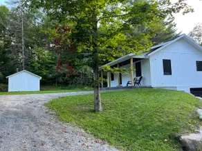 Cozy cottage walking distance from Lake Seymour - Image 3