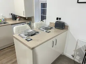 Stylish 1 Bedroom Apartment with Sofa Bed - Opposite Racecourse, Near City Centre and Hospital - Image 5
