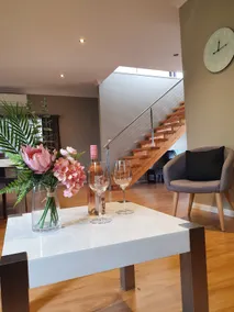 Beautiful large, modern property in central Albury - Image 2