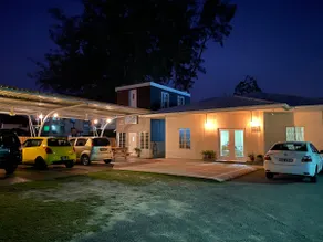 Cosy Whistler Lodge Brunei - Image 3