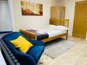 KENILWORTH STUDIO * PARKING * NETFLIX - Image 3