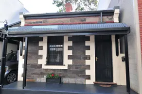 Central Market Cottage: an urban retreat for you and your Pets - Image 2