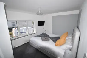 1 Bed Apartment | Free Parking | Castle Donington - Image 4