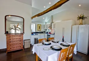 Loft style apartment with pool. - Image 4