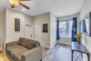 2-BR NEWLY RENOVATED, MODERN, LANSDOWNE APARTMENT - Image 3