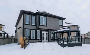 Luxury Executive Home | Self Check-in & Parking - Image 3